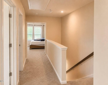 328 Villanova Drive - Photo Thumbnail 21