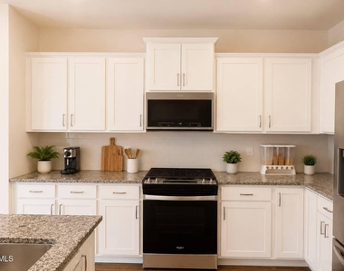 328 Villanova Drive - Photo Thumbnail 13