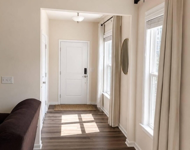 328 Villanova Drive - Photo Thumbnail 11
