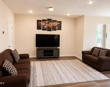 328 Villanova Drive - Photo Thumbnail 5