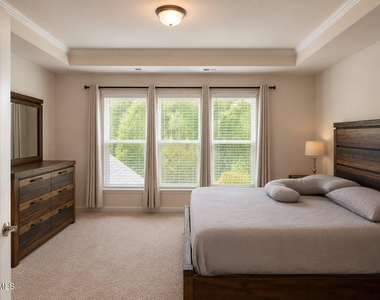 328 Villanova Drive - Photo Thumbnail 16