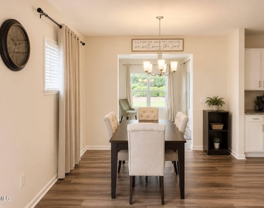 328 Villanova Drive - Photo Thumbnail 9