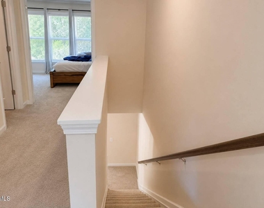 328 Villanova Drive - Photo Thumbnail 22