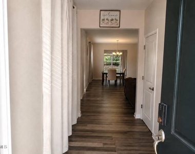 328 Villanova Drive - Photo Thumbnail 4