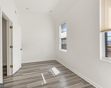 2550 Kensington Avenue - Photo Thumbnail 13