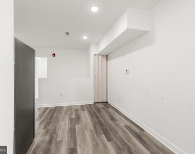 2550 Kensington Avenue - Photo Thumbnail 6