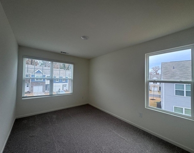 1112 Dakine Drive - Photo Thumbnail 10