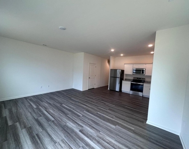 1112 Dakine Drive - Photo Thumbnail 3