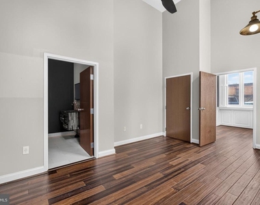 1001 Chestnut Street - Photo Thumbnail 12