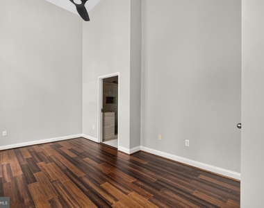 1001 Chestnut Street - Photo Thumbnail 13