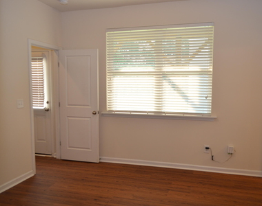 1021 Diamond Dove Lane - Photo Thumbnail 8