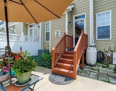 1109 Front Gate Lane - Photo Thumbnail 11