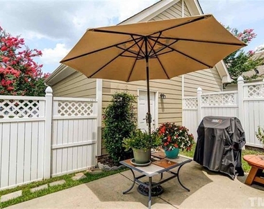1109 Front Gate Lane - Photo Thumbnail 10