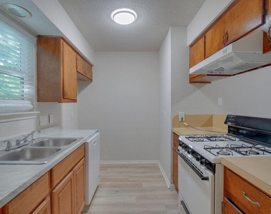 1206 Westcott Dr - Photo Thumbnail 8