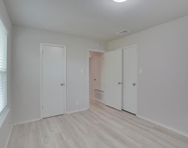 1206 Westcott Dr - Photo Thumbnail 9