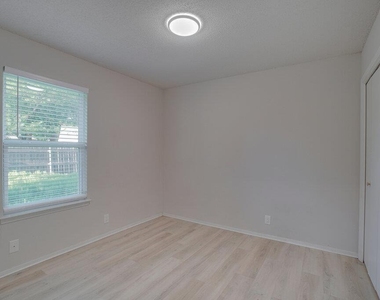 1206 Westcott Dr - Photo Thumbnail 12