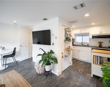 1119 Gunter St - Photo Thumbnail 1