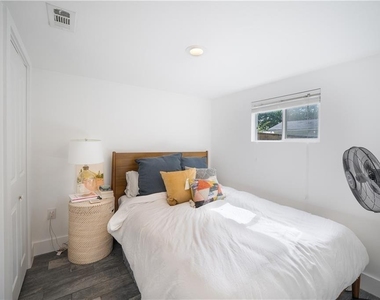 1119 Gunter St - Photo Thumbnail 5