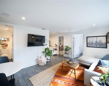 1119 Gunter St - Photo Thumbnail 2