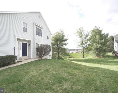 2041 Greenes Way Circle - Photo Thumbnail 3
