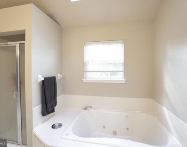 2041 Greenes Way Circle - Photo Thumbnail 25