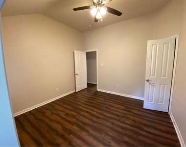 8811 Glen Canyon Dr - Photo Thumbnail 16