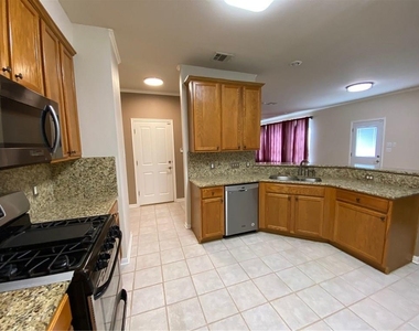 8811 Glen Canyon Dr - Photo Thumbnail 6