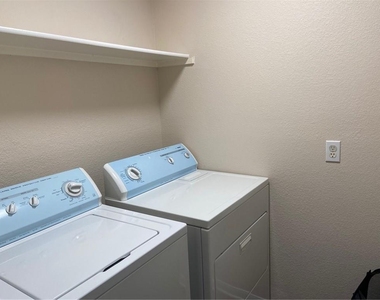 8811 Glen Canyon Dr - Photo Thumbnail 14