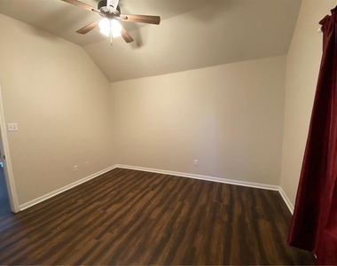 8811 Glen Canyon Dr - Photo Thumbnail 13