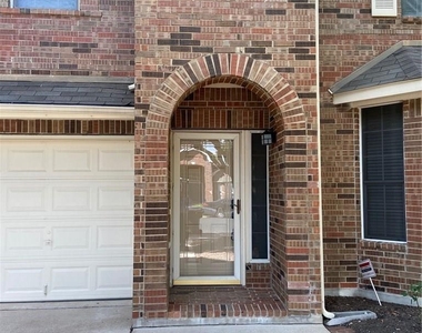 8811 Glen Canyon Dr - Photo Thumbnail 2