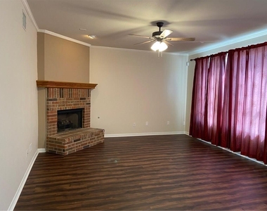 8811 Glen Canyon Dr - Photo Thumbnail 4