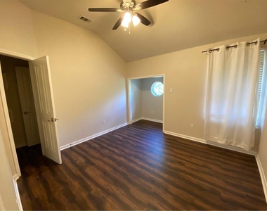 8811 Glen Canyon Dr - Photo Thumbnail 15