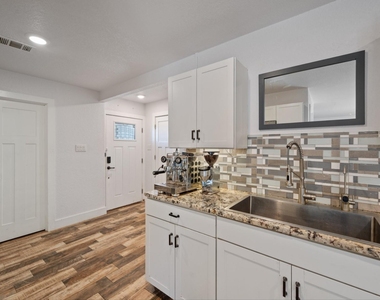 712 Ruby Isle Dr - Photo Thumbnail 3