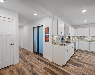 712 Ruby Isle Dr - Photo Thumbnail 4
