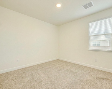 17813 Bassano Ave - Photo Thumbnail 20