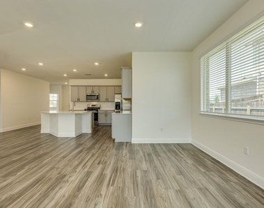17813 Bassano Ave - Photo Thumbnail 5
