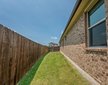 17813 Bassano Ave - Photo Thumbnail 29