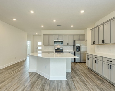 17813 Bassano Ave - Photo Thumbnail 3