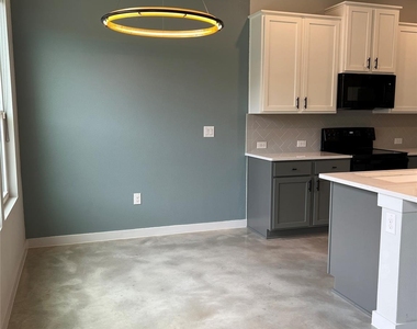 1302 Limelight Ln - Photo Thumbnail 13
