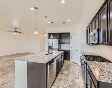 7010 Etna Way - Photo Thumbnail 4
