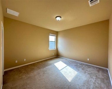 321 Braylen Cv - Photo Thumbnail 17