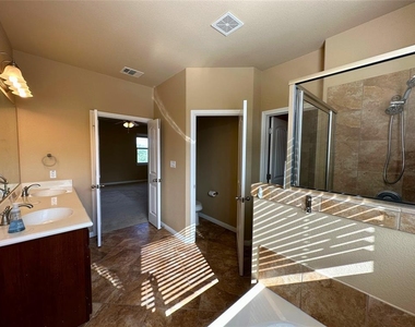 321 Braylen Cv - Photo Thumbnail 12