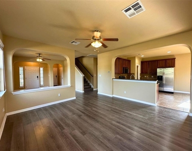 321 Braylen Cv - Photo Thumbnail 3