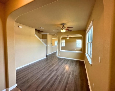 321 Braylen Cv - Photo Thumbnail 5