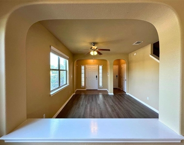 321 Braylen Cv - Photo Thumbnail 6