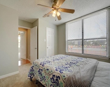 2409 Leon St - Photo Thumbnail 7