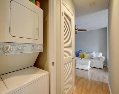 2409 Leon St - Photo Thumbnail 18