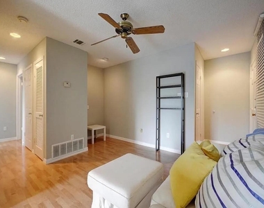 2409 Leon St - Photo Thumbnail 1