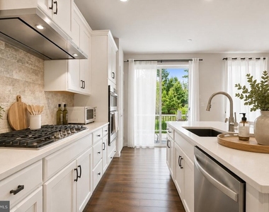 203 Segel Drive - Photo Thumbnail 4