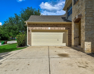 1554 Homewood Cir - Photo Thumbnail 4
